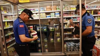 Pamukkale Belediyesi Zabıta Müdürlüğü ekipleri, ilçe genelindeki marketlerde fiyat artışı