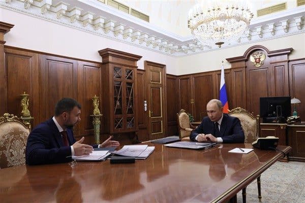 Donetsk Halk Cumhuriyeti Başkanı Denis Puşilin, çalışma toplantısında Rusya Devlet
