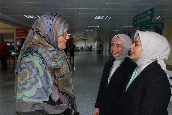 72 yaşındaki Meryem Ceylan, Recep Tayyip Erdoğan Üniversitesi Eğitim ve