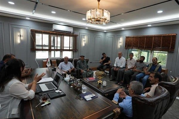Ziyaret sırasında vatandaşlar, mahalle ve mezrada karşılaştıkları yol sorunları, su