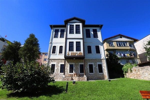 Ordu’nun Altınordu ilçesi Selimiye Mahallesi'ndeki tarihi üç katlı Kahraman Sağra
