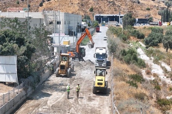 Büyükşehir Belediyesi Fen İşleri Dairesi Başkanlığı ekipleri tarafından Söke 715.