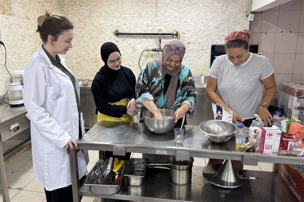 Esenyurt Belediyesi, “Belediyem Sitelerimizde” projesi doğrultusunda site yaşamına kültürel ve