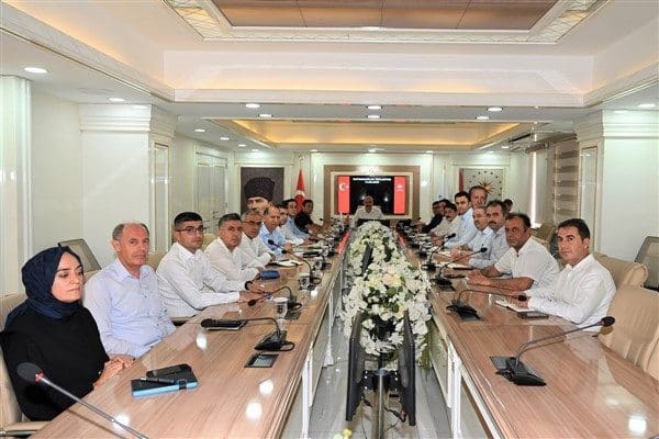 Batman Valiliğinden yapılan açıklamaya göre toplantıda; KÖYDES projeleri, eğitim, sağlık,