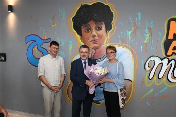 Trabzon Büyükşehir Belediye Başkanı Ahmet Metin Genç, İstanbul’da uğradığı bıçaklı