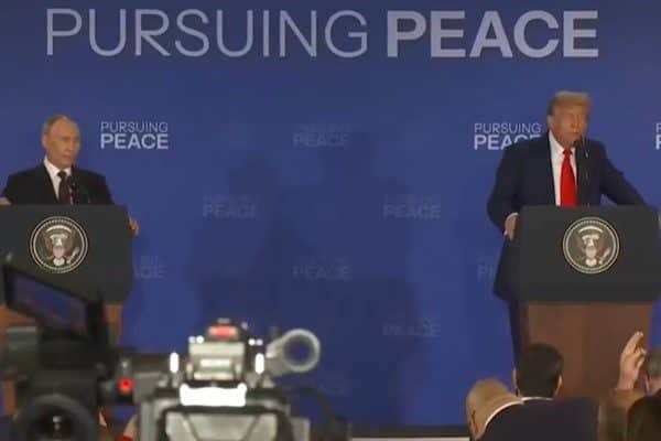 Donald Trump ve Vladimir Putin, eski Rus toprağı Alaska'daki bir