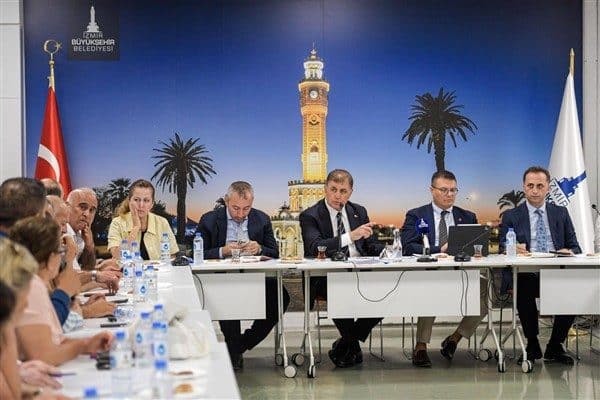 İzmir'i kentin dinamikleriyle birlikte yöneten İzmir Büyükşehir Belediye Başkanı Tugay,