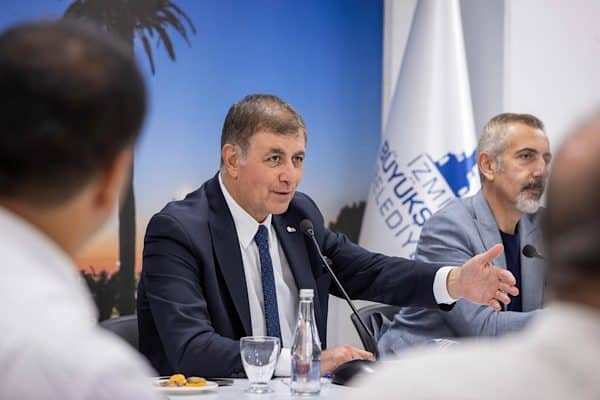 İzmir Büyükşehir Belediye Başkanı  Tugay, Kültürpark Çetin Emeç Toplantı Salonu’nda