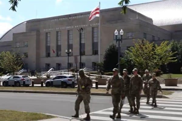 Beyaz Saray yetkilisi, Donald Trump'ın geliş emrini verip şehrin polis