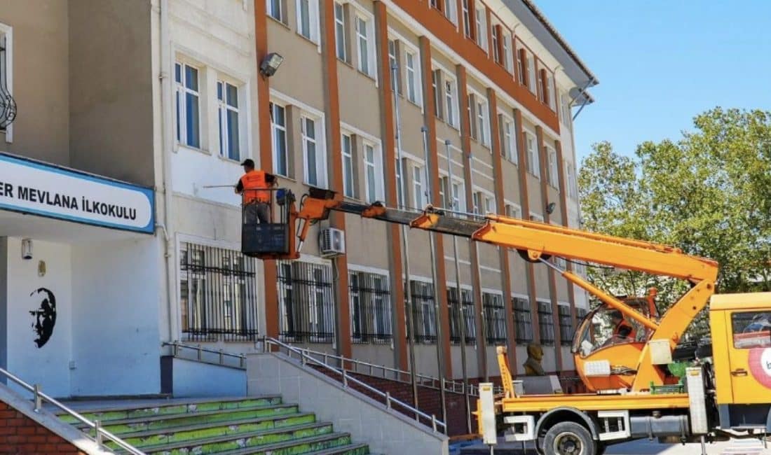 Ümraniye Belediyesi tarafından ,yeni eğitim-öğretim dönemi öncesinde ilçedeki okullarda bakım,