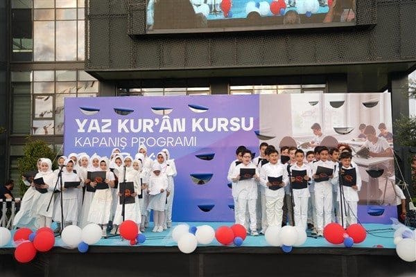 Ümraniye Belediye Meydanı’nda, Belediye Başkanı İsmet Yıldırım’ın ev sahipliğinde gerçekleşen