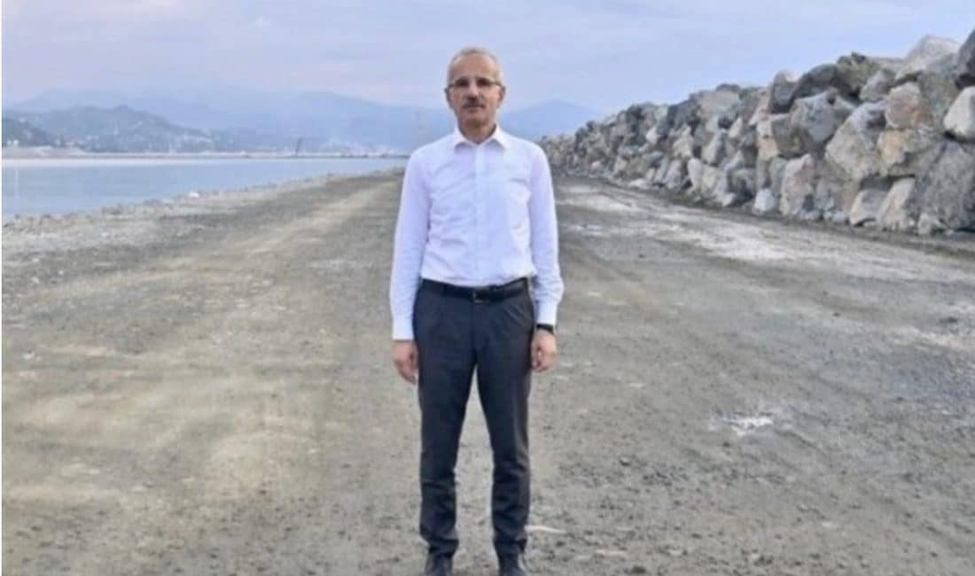 Ulaştırma ve Altyapı Bakanı Uraloğlu, istikbalin sembollerinden, bağımsızlığın nişanelerinden İstiklal