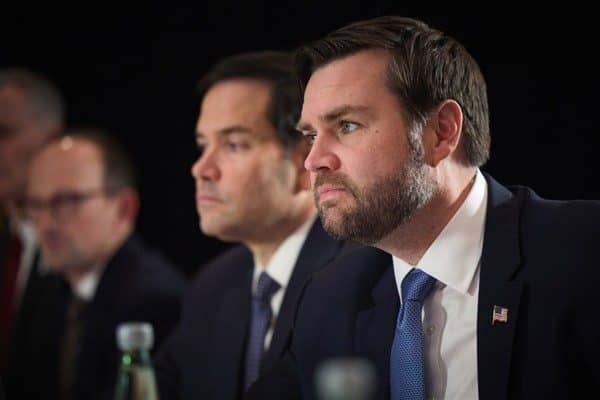 ABD Başkan Yardımcısı JD Vance, Union Station'da muhabirleri ve Trump