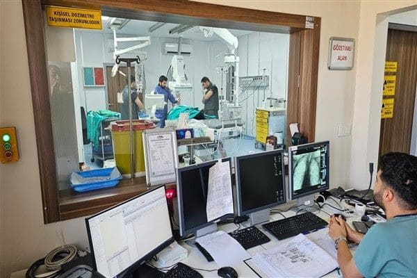 Bu kapsamda, 78 yaşındaki kronik böbrek yetmezliği hastasına Radyoloji Uzmanı
