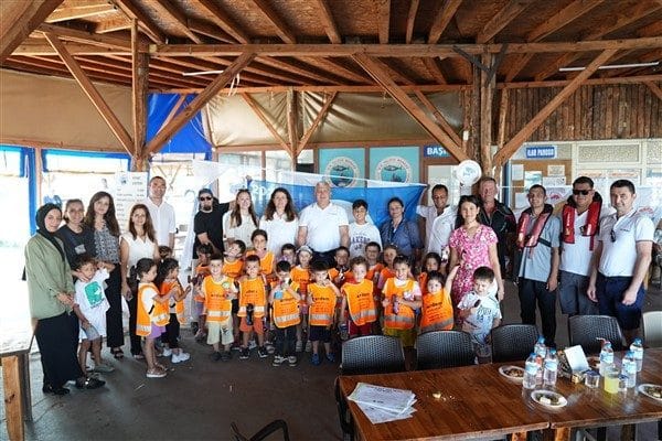 Setur Marinas Yalova su altı ekibi, dalış yaparak deniz dibinden