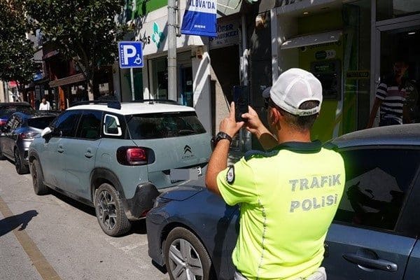 Cengiz Koçal Caddesi üzerinde kapsamlı bir trafik denetimi gerçekleştirildi. Özellikle
