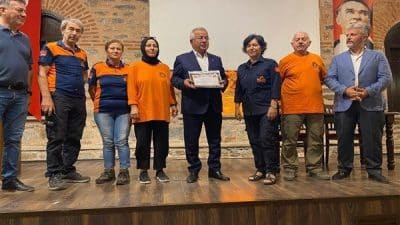 Bursa Muhtarlar Derneği tarafından düzenlenen törende, muhtarlara “Başarı Belgesi” takdim