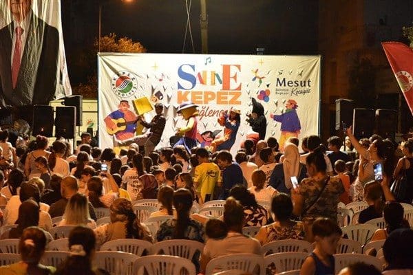 Kepez’in dört bir yanı, Kepez Belediyesi’nin ‘Sahne Kepez’ etkinlikleriyle şenlenmeye