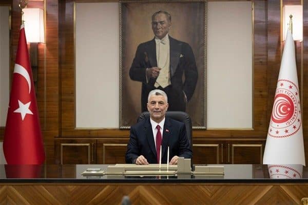 Ticaret Bakanı Bolat, Sakarya ziyaretleri dahilinde, MÜSİAD Sakarya Şubesini ziyaret