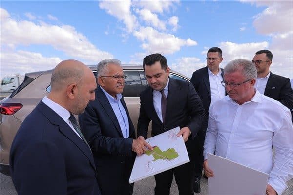 Sera Organize Tarım Bölgesi’ndeki incelemelerinin ardından açıklamalarda bulunan Kayseri Büyükşehir