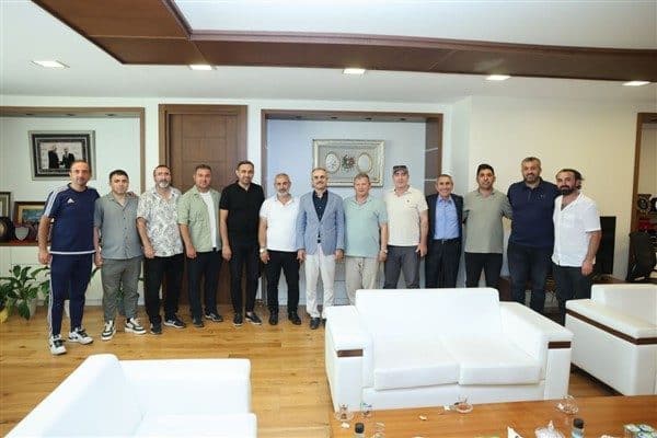 Bünyamin Çiftçi, ilçede faaliyetlerine devam eden spor kulübü yöneticilerini makamında