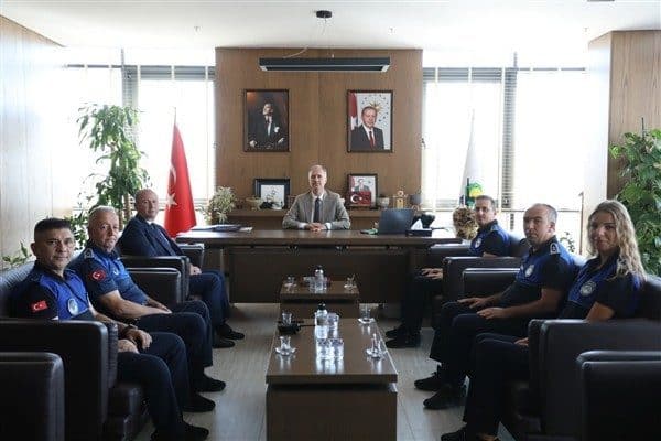 İnegöl Belediyesi Zabıta Müdürü Şener Dursun ve beraberindeki personel, Başkan