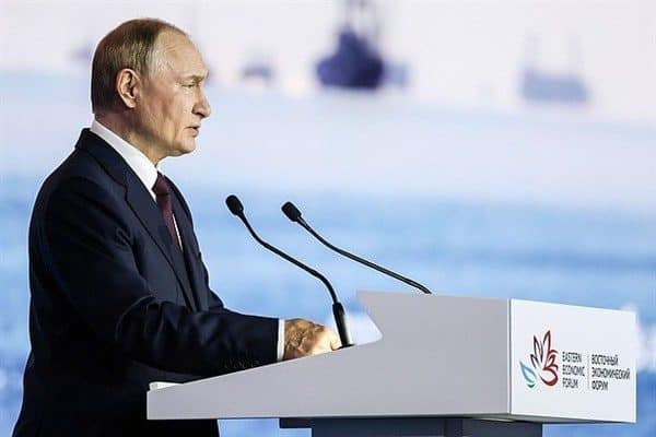 Doğu Ekonomik Forumu (EEF) genel kurulunda konuşan Putin, "Bir dahaki