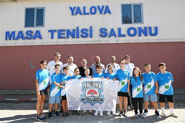 Kulüp yönetimi tarafından başarı dilekleriyle uğurlanan minik sporcular, Yalova’yı en