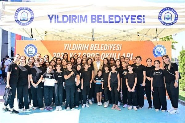 Yıldırım Belediyesi'nin, 18 farklı branşta düzenlediği yaz spor okulları sona