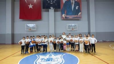 Başkan Mutlu, a&ccedil;ıklamasında &ldquo;Sizleri seviyor ve spor yaparak b&uuml;y&uuml;meniz i&ccedil;in